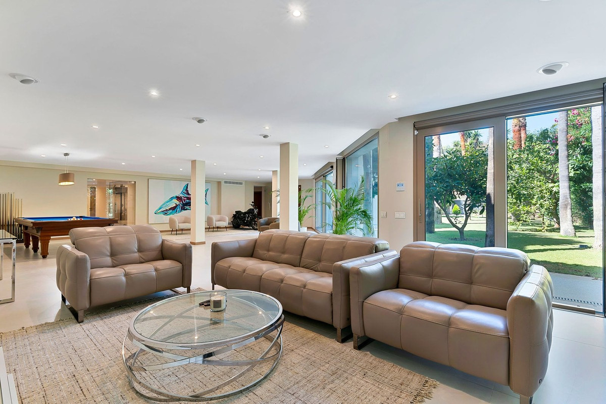 6 Bed Townhouse for sale in Marbella Costa Del Sol, Málaga, Spain