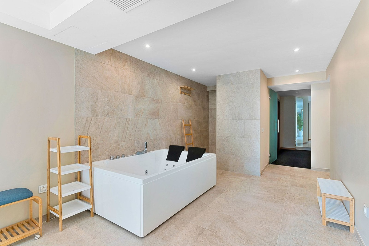 6 Bed Townhouse for sale in Marbella Costa Del Sol, Málaga, Spain