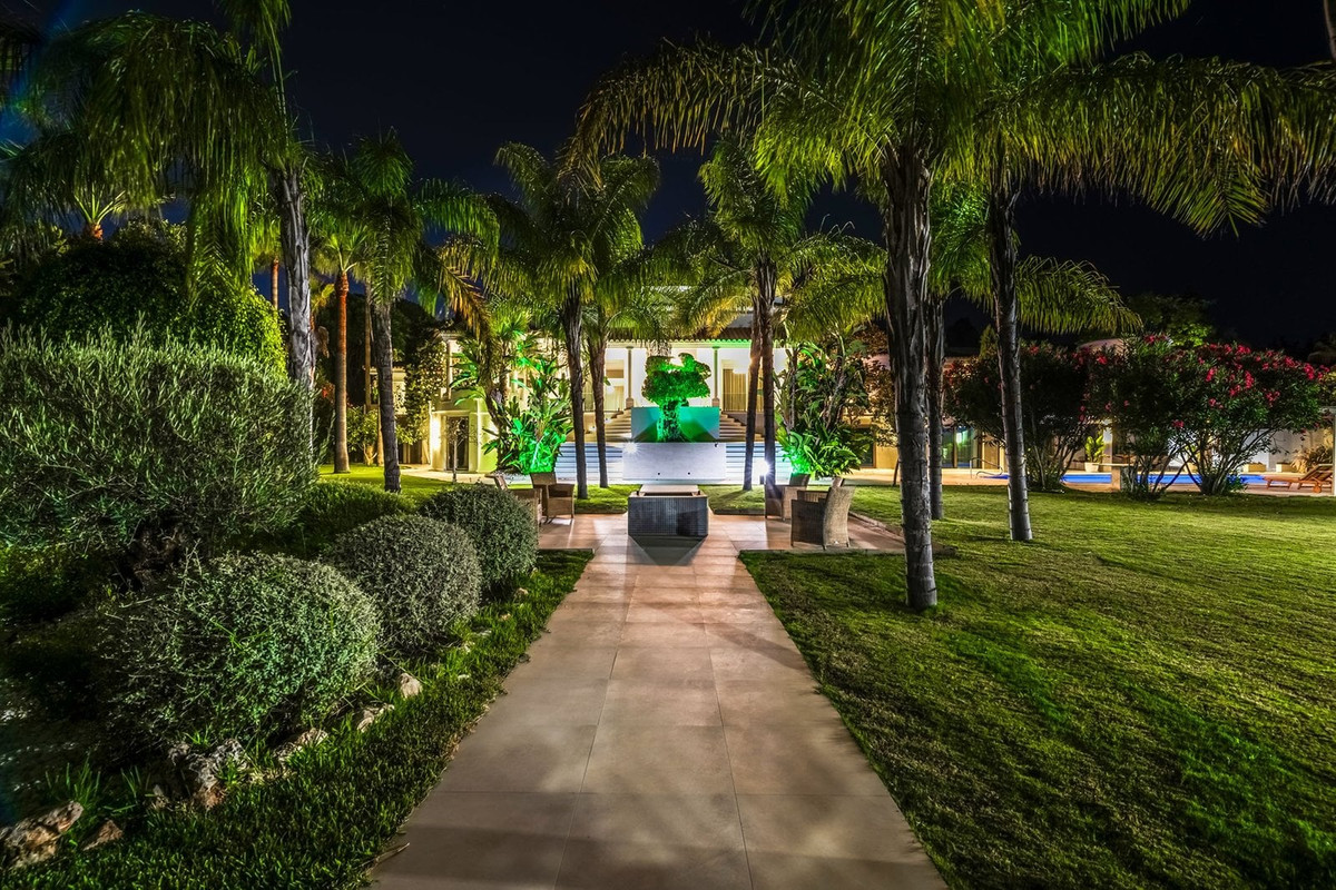 6 Bed Townhouse for sale in Marbella Costa Del Sol, Málaga, Spain