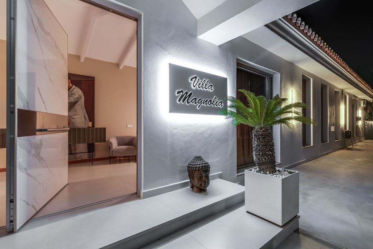 6 Bed Townhouse for sale in Marbella Costa Del Sol, Málaga, Spain