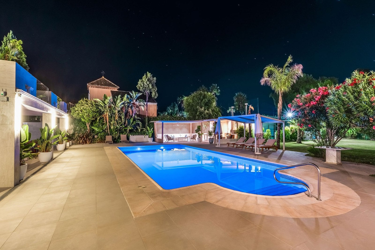 6 Bed Townhouse for sale in Marbella Costa Del Sol, Málaga, Spain