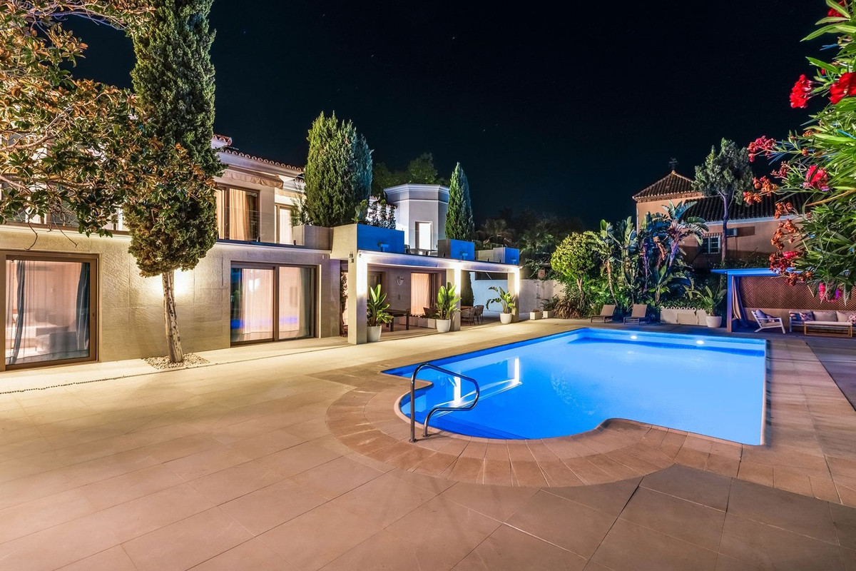 6 Bed Townhouse for sale in Marbella Costa Del Sol, Málaga, Spain