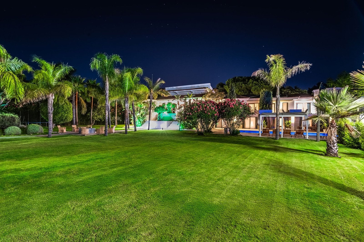 6 Bed Townhouse for sale in Marbella Costa Del Sol, Málaga, Spain