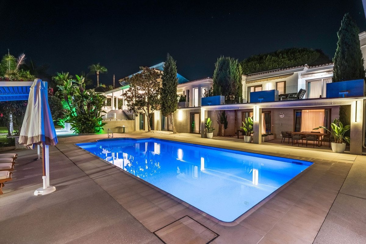 6 Bed Townhouse for sale in Marbella Costa Del Sol, Málaga, Spain