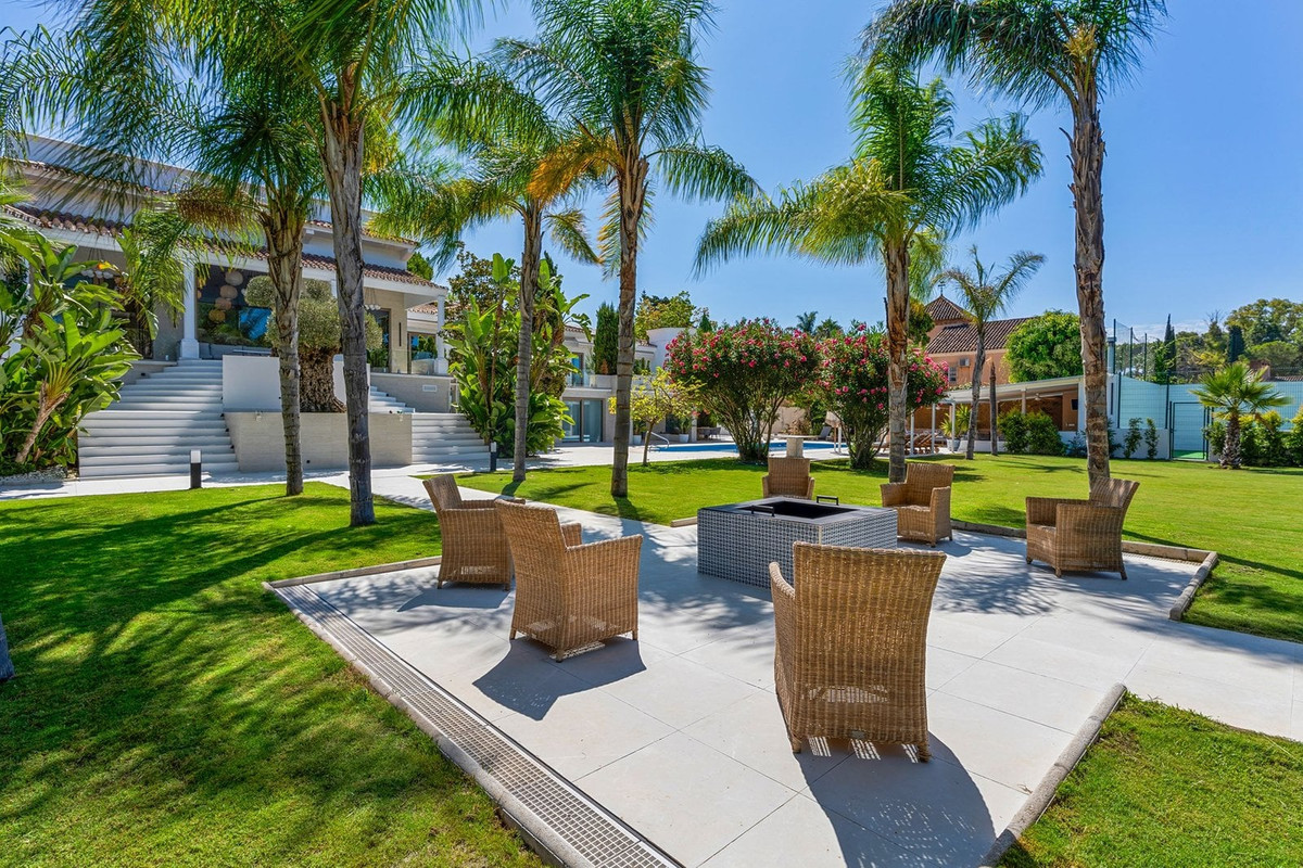 6 Bed Townhouse for sale in Marbella Costa Del Sol, Málaga, Spain