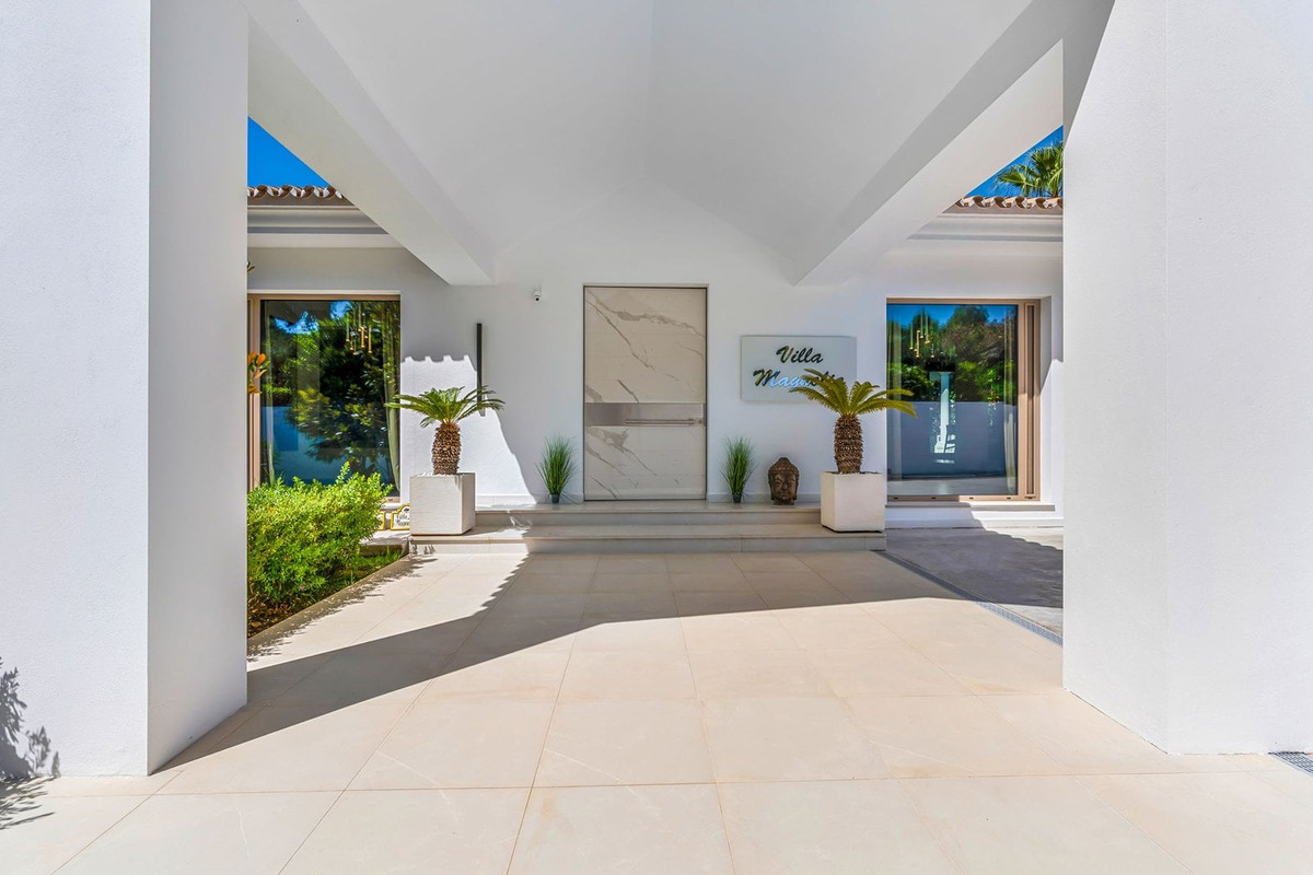 6 Bed Townhouse for sale in Marbella Costa Del Sol, Málaga, Spain