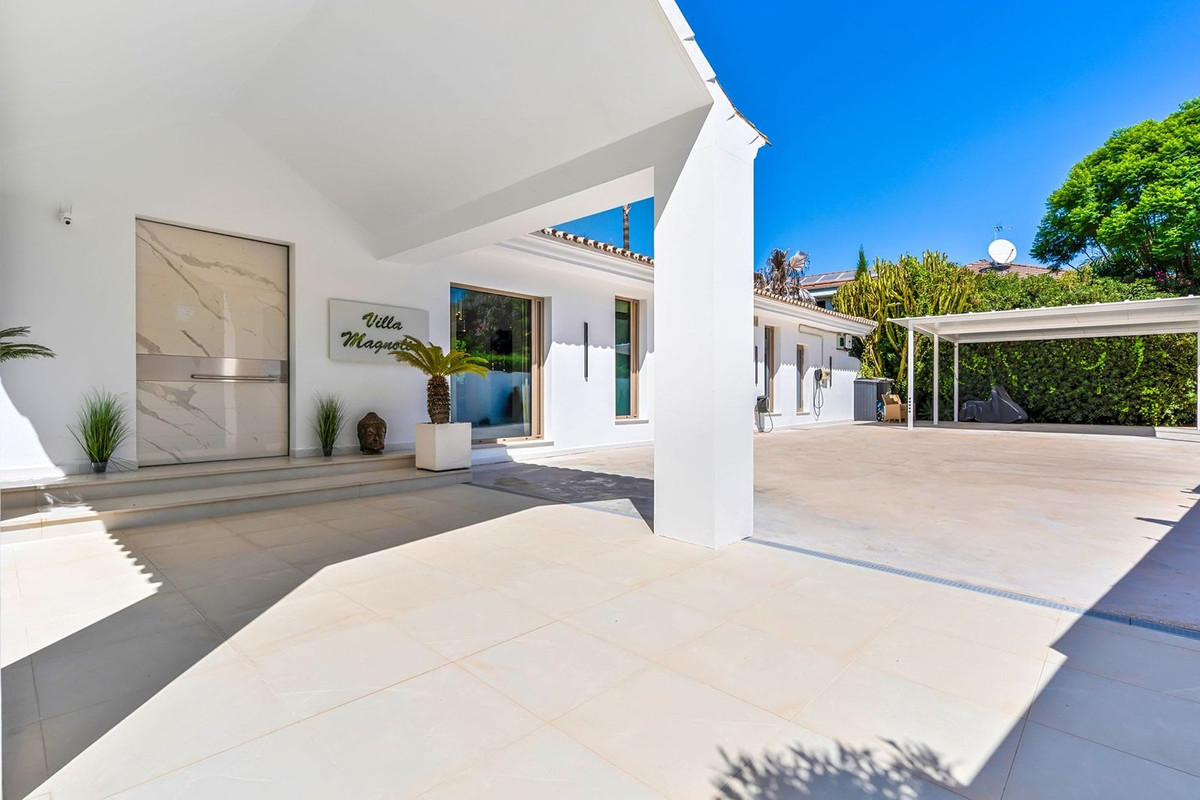 6 Bed Townhouse for sale in Marbella Costa Del Sol, Málaga, Spain