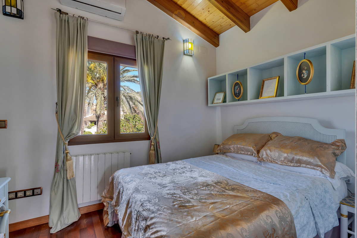 Se vende Villa - Chalet de 6 dormitorios en Costa Blanca, Alicante, España