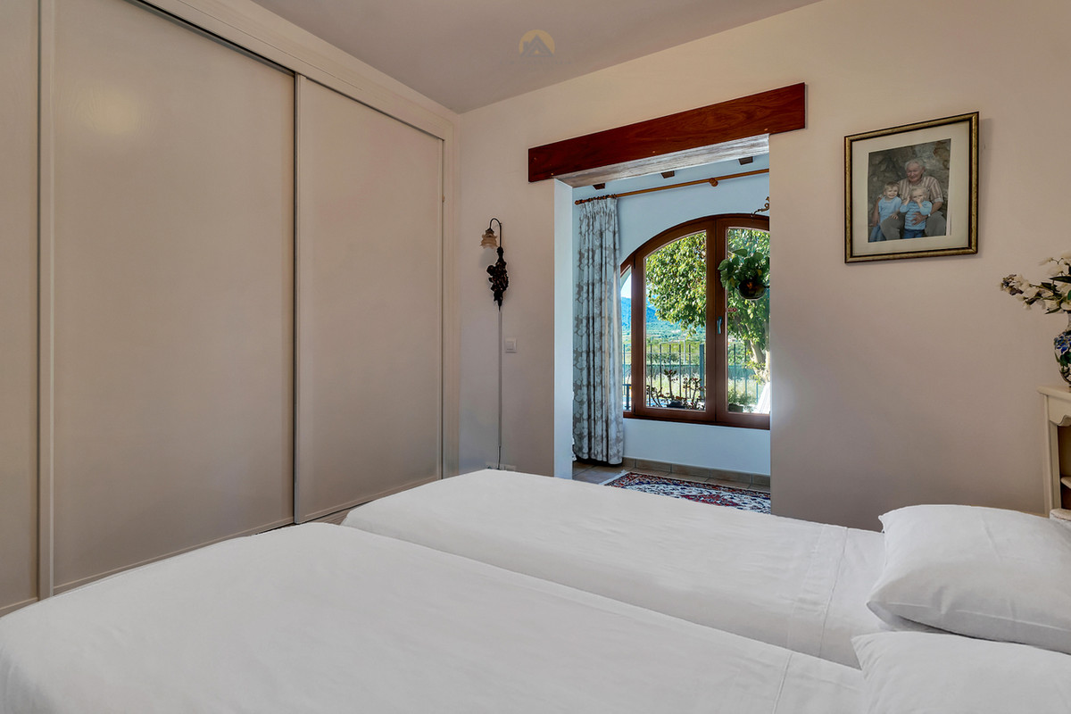 Se vende Villa - Chalet de 6 dormitorios en Costa Blanca, Alicante, España