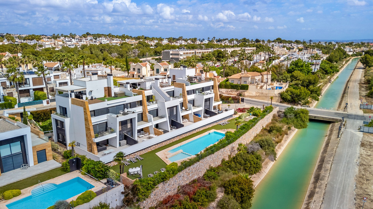 2 Bed Apartment for sale in Villamartin Costa Blanca, Alicante, Spain