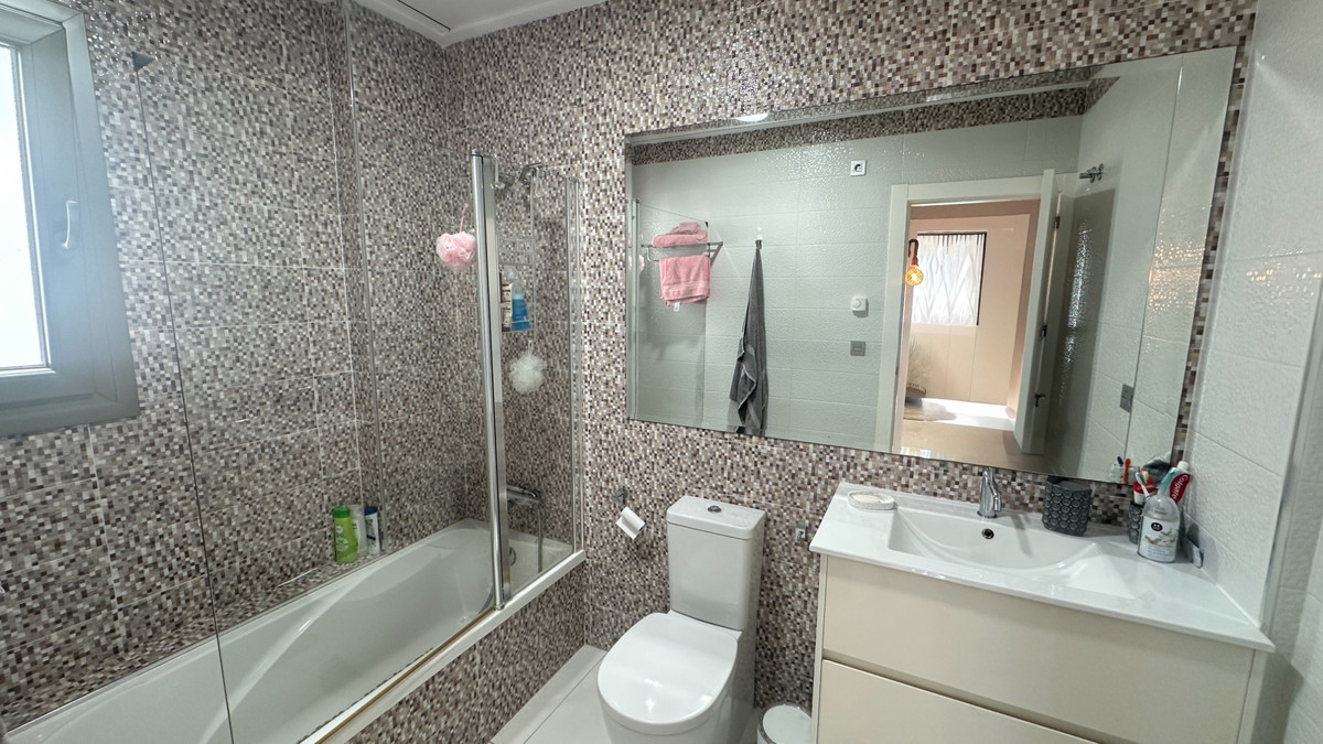 Se vende Villa - Chalet de 5 dormitorios en Costa Blanca, Alicante, España