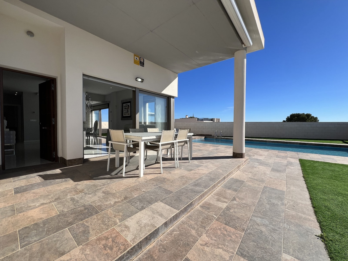 Se vende Villa - Chalet de 5 dormitorios en Costa Blanca, Alicante, España