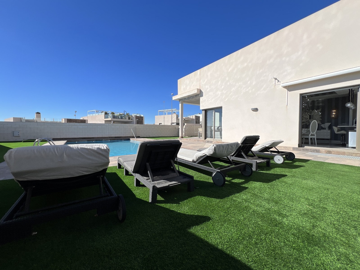 Se vende Villa - Chalet de 5 dormitorios en Costa Blanca, Alicante, España
