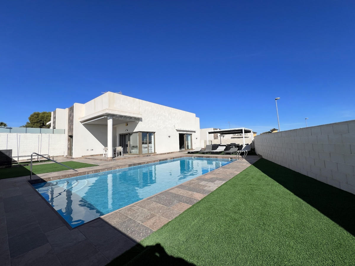 Se vende Villa - Chalet de 5 dormitorios en Costa Blanca, Alicante, España