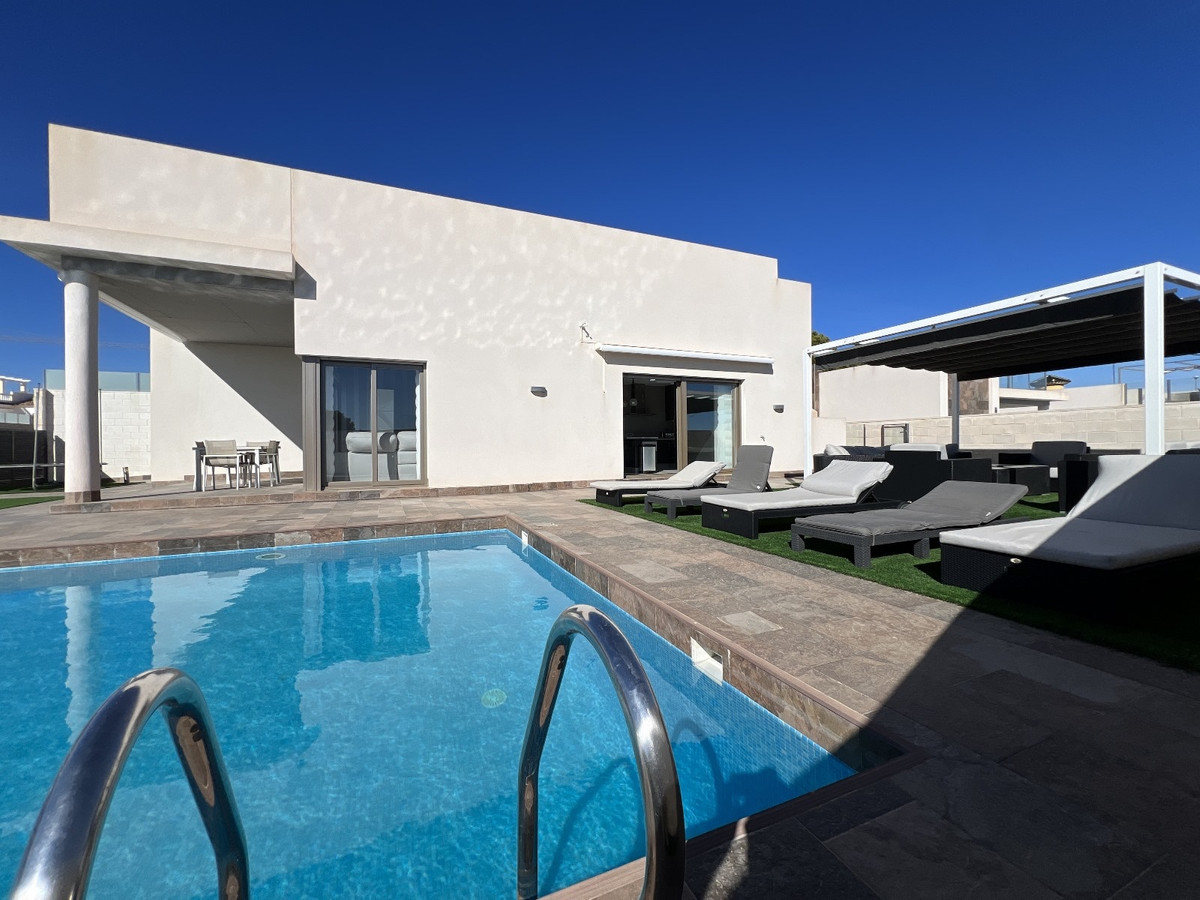 Se vende Villa - Chalet de 5 dormitorios en Costa Blanca, Alicante, España