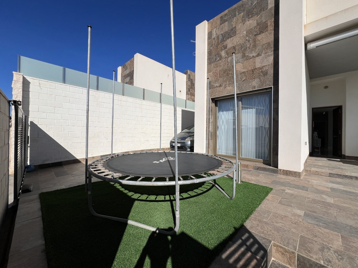Se vende Villa - Chalet de 5 dormitorios en Costa Blanca, Alicante, España