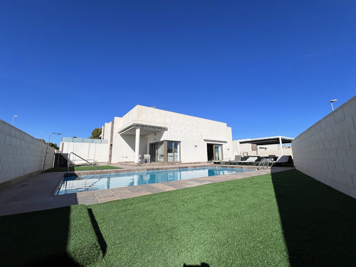 Se vende Villa - Chalet de 5 dormitorios en Costa Blanca, Alicante, España