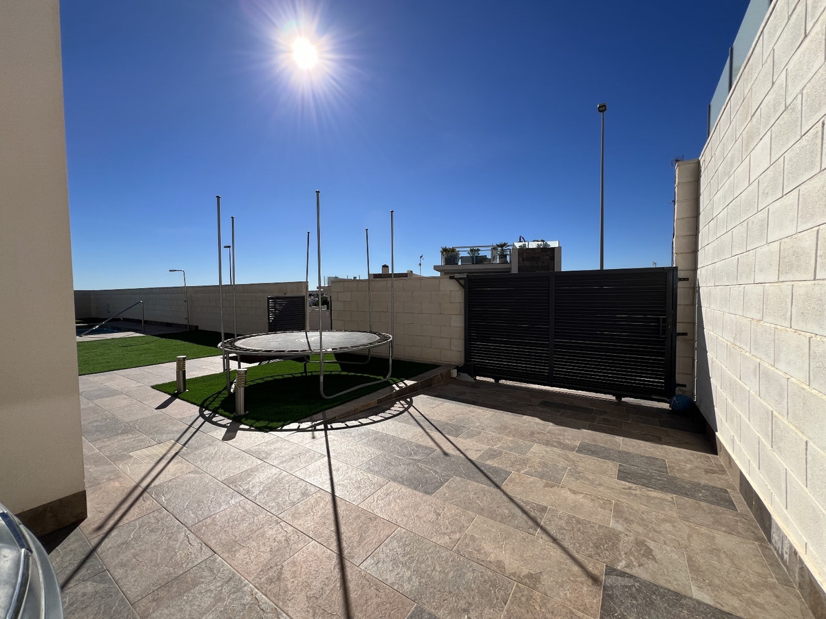 Se vende Villa - Chalet de 5 dormitorios en Costa Blanca, Alicante, España