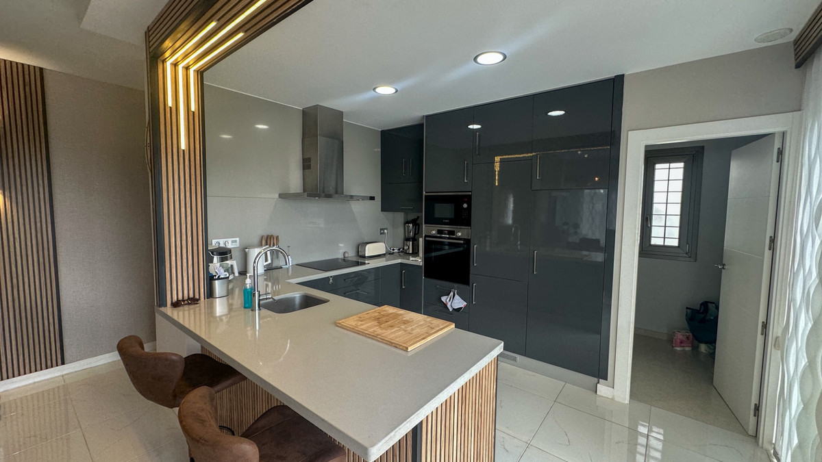 Se vende Villa - Chalet de 5 dormitorios en Costa Blanca, Alicante, España