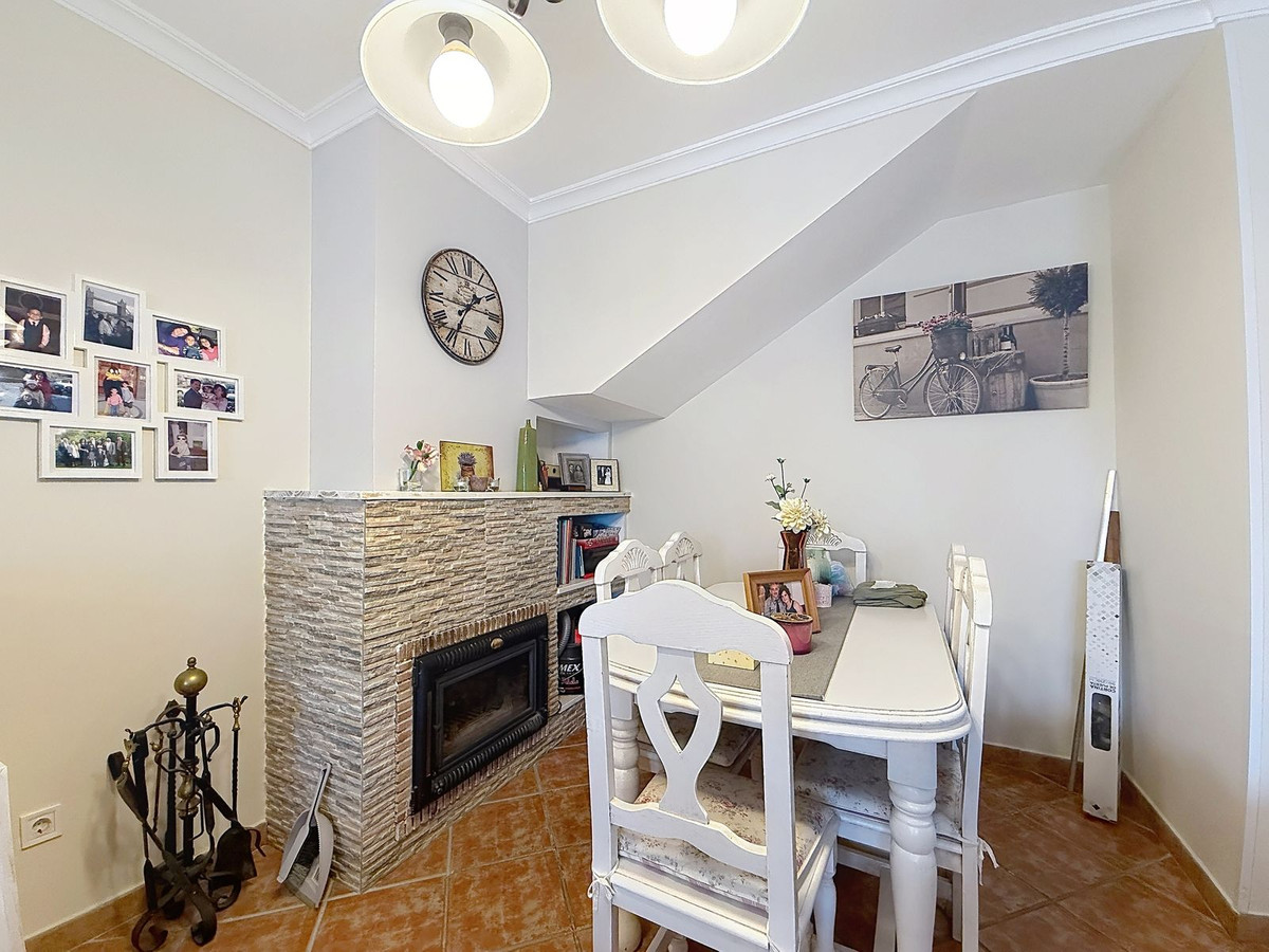 4 Bed Townhouse for sale in Nagüeles Costa Del Sol, Málaga, Spain