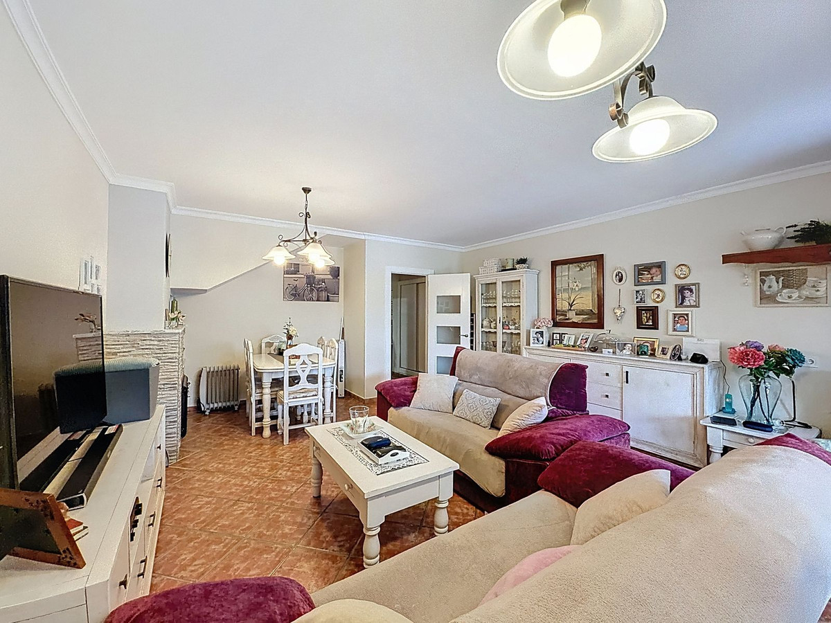 4 Bed Townhouse for sale in Nagüeles Costa Del Sol, Málaga, Spain