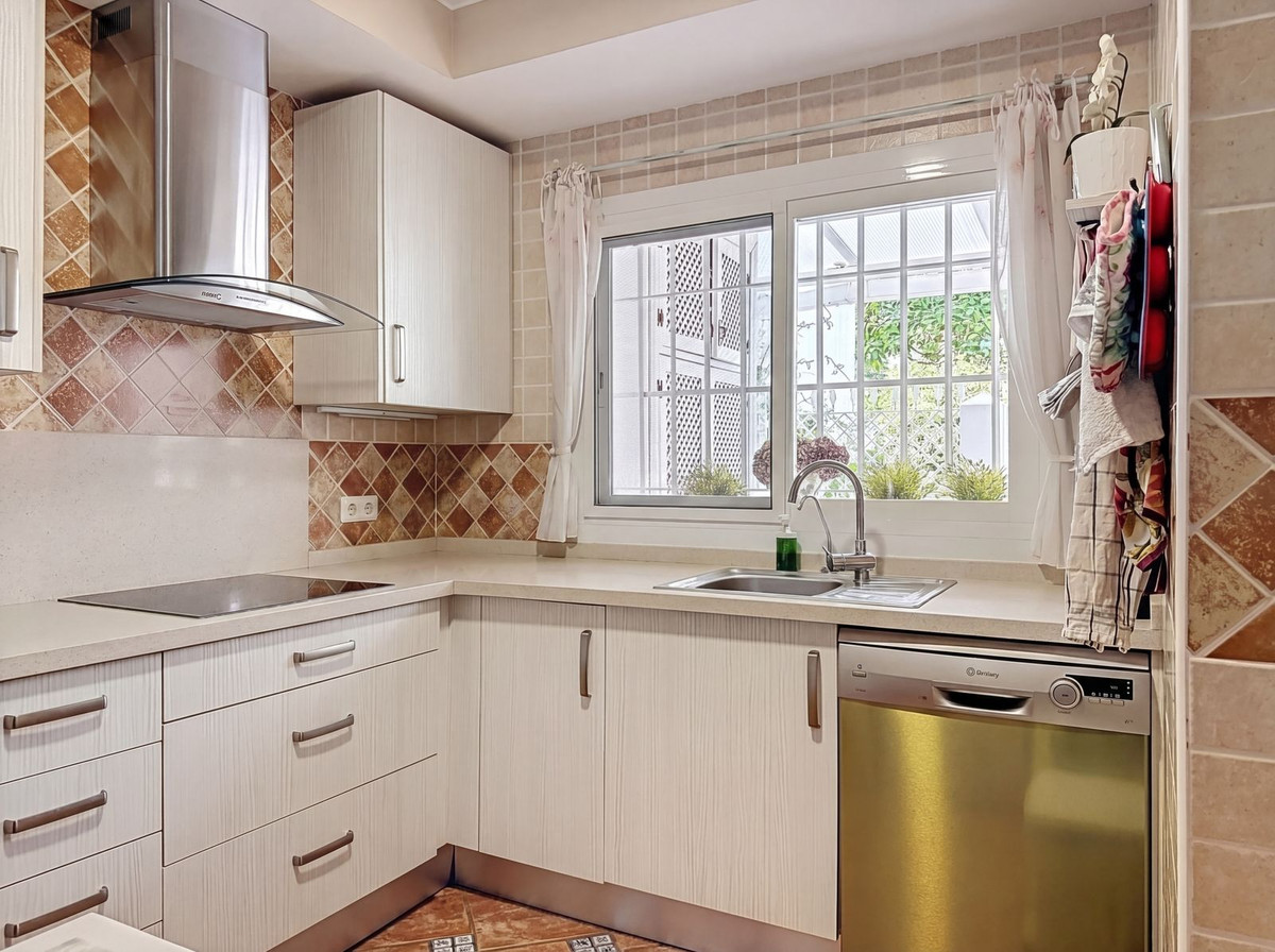 4 Bed Townhouse for sale in Nagüeles Costa Del Sol, Málaga, Spain