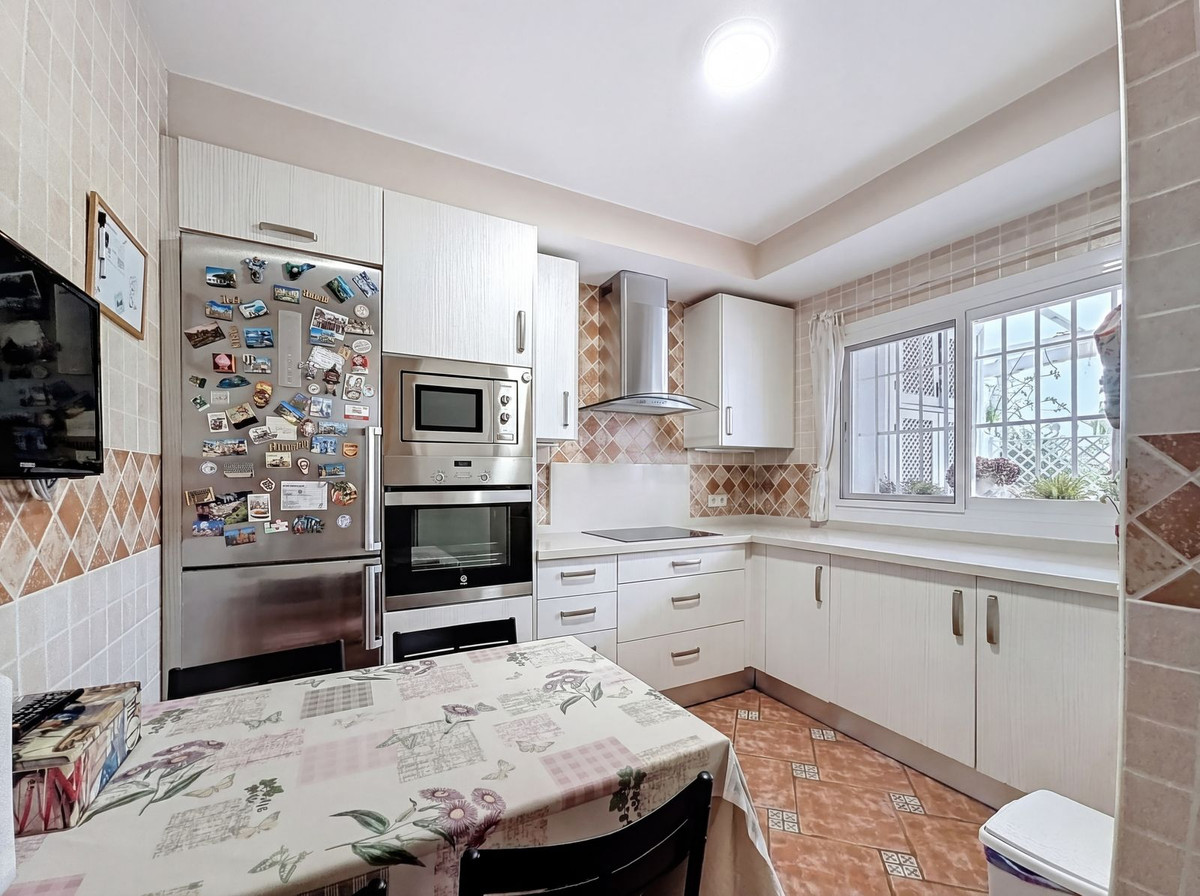4 Bed Townhouse for sale in Nagüeles Costa Del Sol, Málaga, Spain