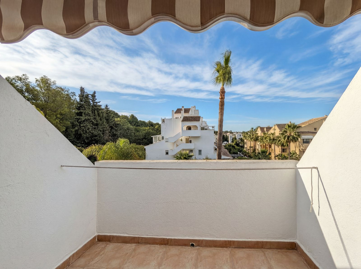 4 Bed Townhouse for sale in Nagüeles Costa Del Sol, Málaga, Spain