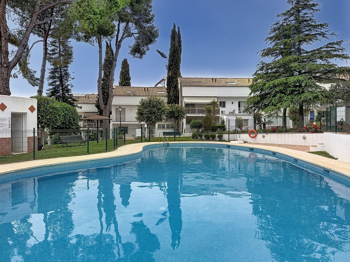 4 Bed Townhouse for sale in Nagüeles Costa Del Sol, Málaga, Spain