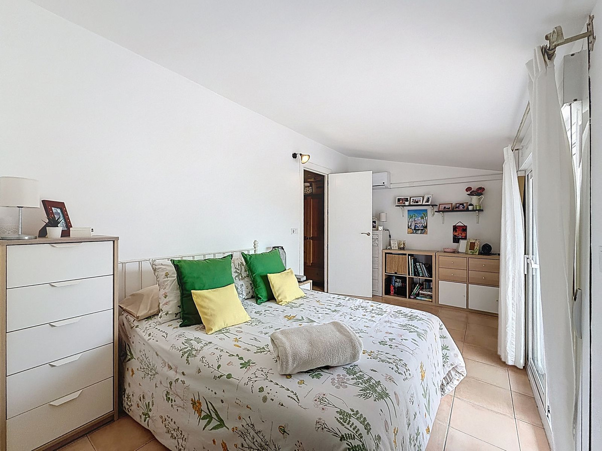 4 Bed Townhouse for sale in Nagüeles Costa Del Sol, Málaga, Spain
