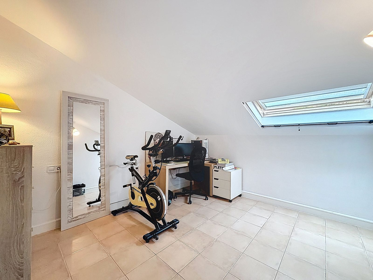 4 Bed Townhouse for sale in Nagüeles Costa Del Sol, Málaga, Spain