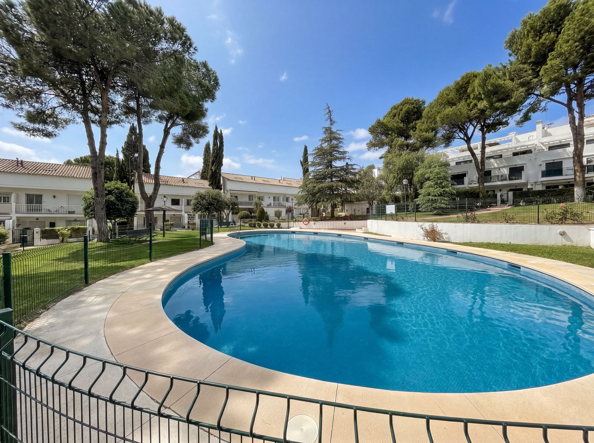 4 Bed Townhouse for sale in Nagüeles Costa Del Sol, Málaga, Spain