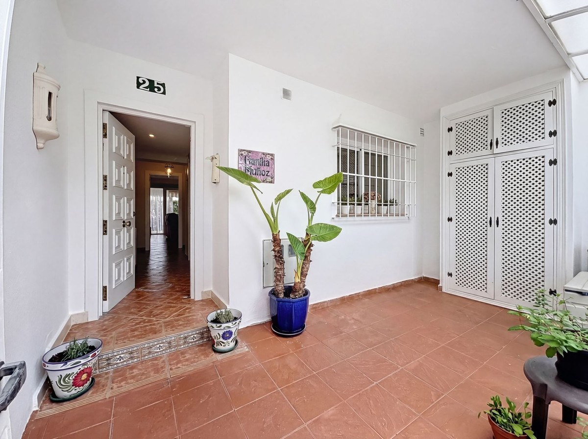 4 Bed Townhouse for sale in Nagüeles Costa Del Sol, Málaga, Spain