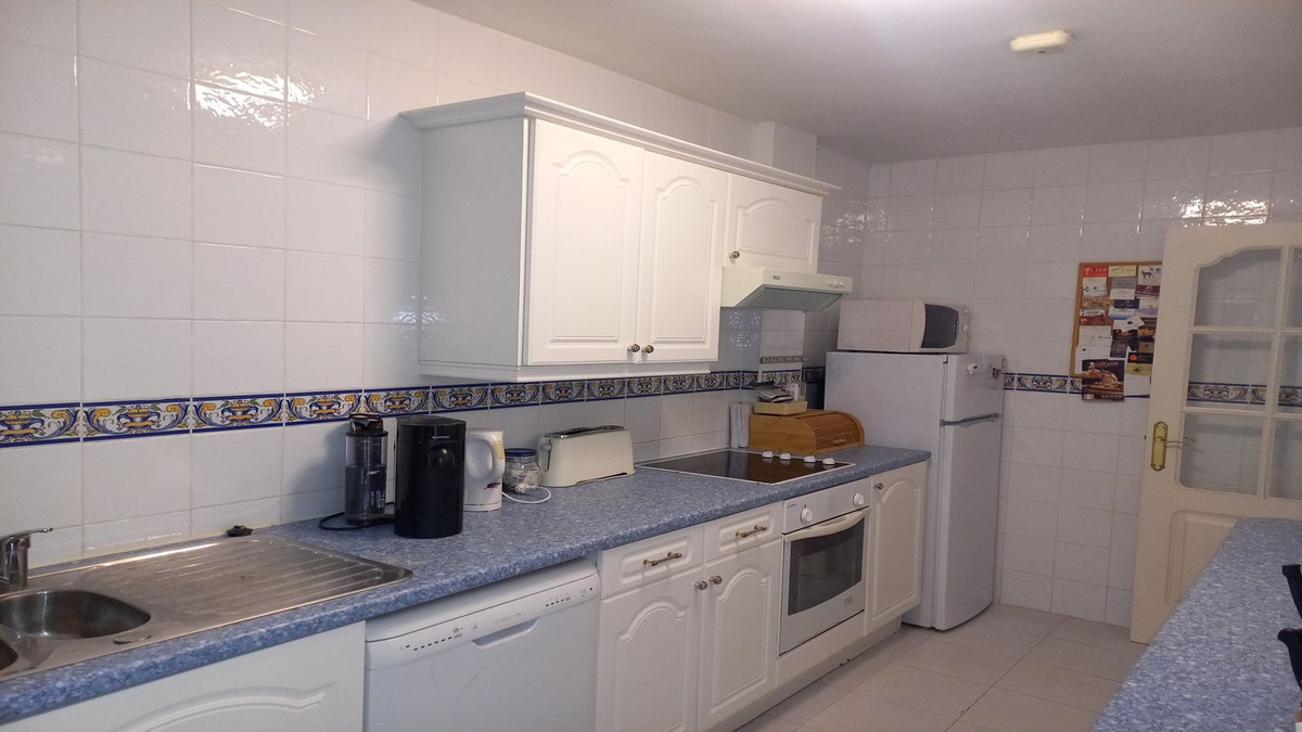 3 Bed Apartment for sale in Elviria Costa Del Sol, Málaga, Spain
