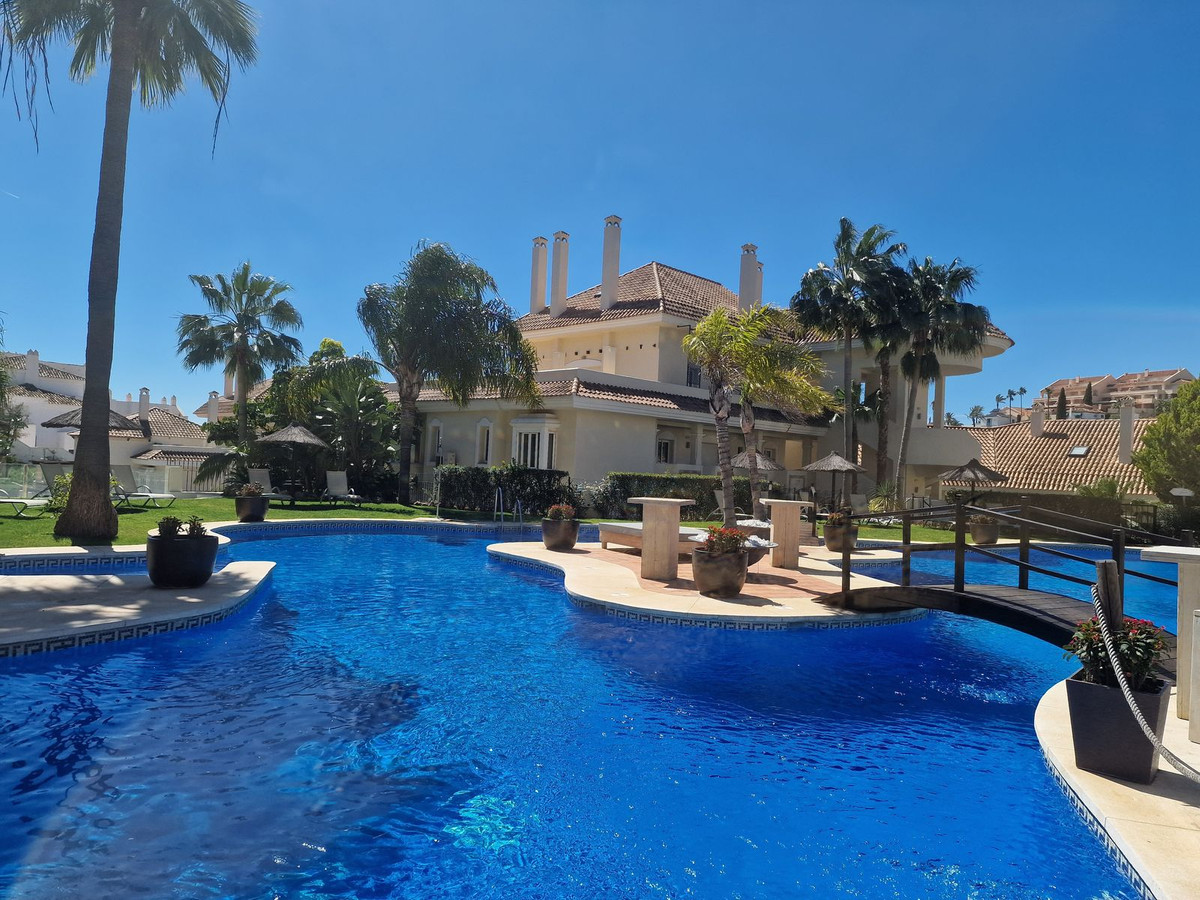 Se vende Apartamento Planta Media de 2 dormitorios en Costa Del Sol, Málaga, España