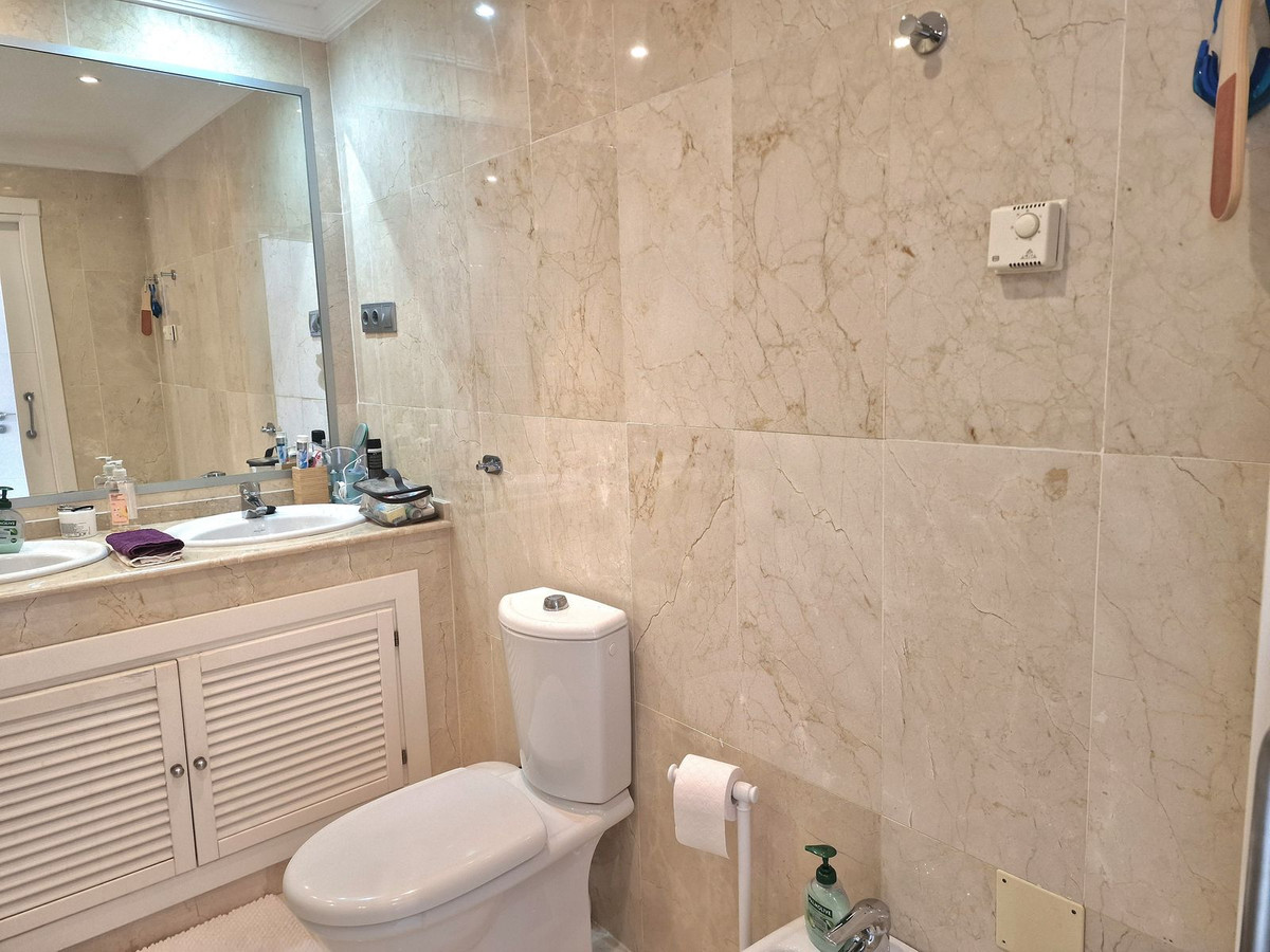 Se vende Apartamento Planta Media de 2 dormitorios en Costa Del Sol, Málaga, España