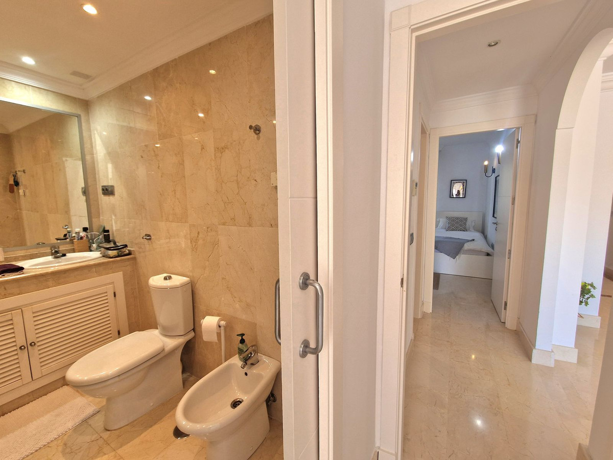 Se vende Apartamento Planta Media de 2 dormitorios en Costa Del Sol, Málaga, España