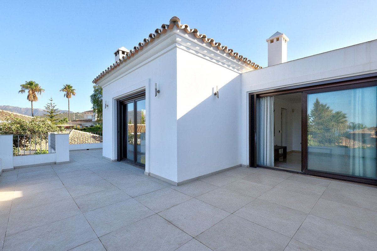 5 Bed Townhouse for sale in El Rosario Costa Del Sol, Málaga, Spain