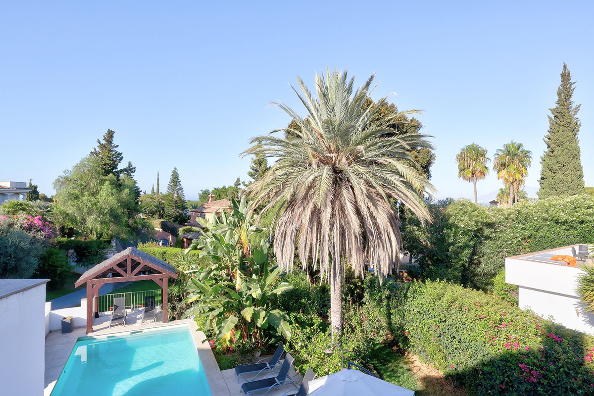 5 Bed Townhouse for sale in El Rosario Costa Del Sol, Málaga, Spain