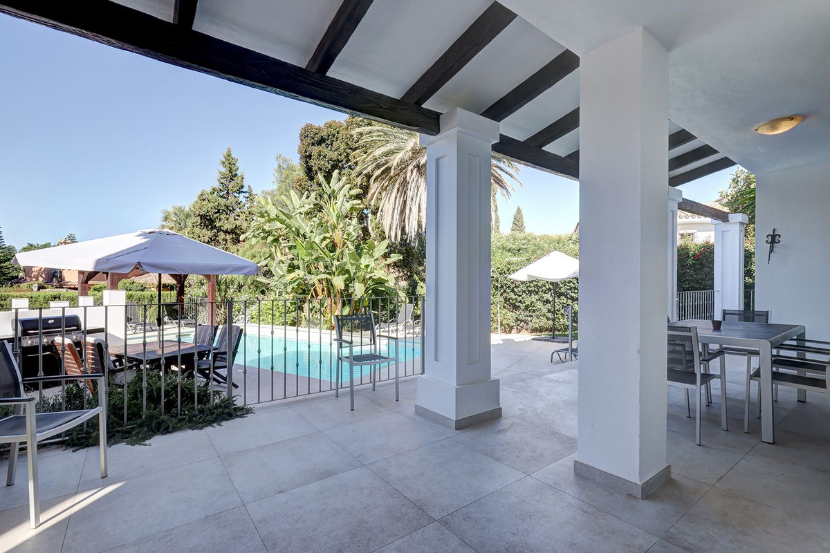 5 Bed Townhouse for sale in El Rosario Costa Del Sol, Málaga, Spain