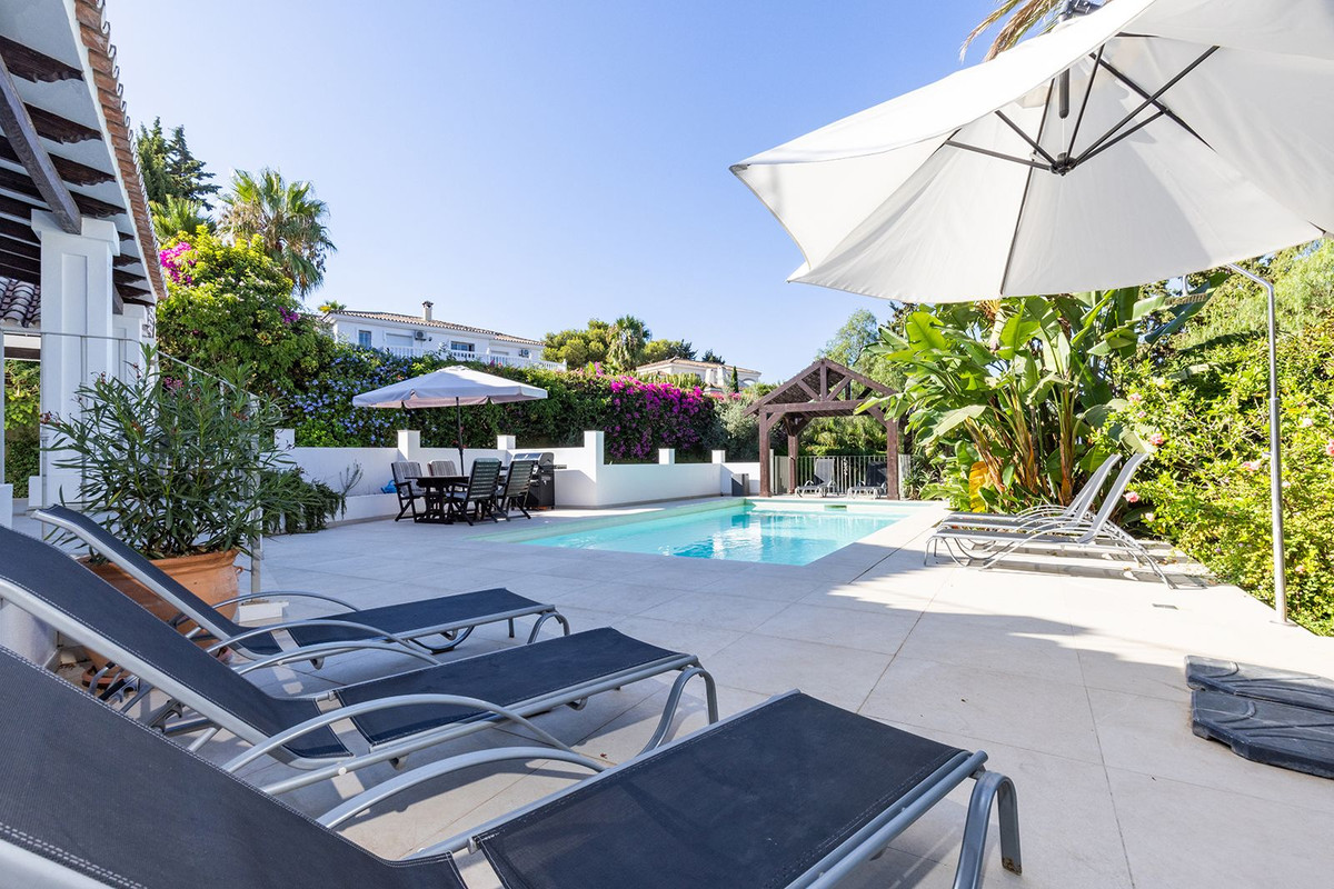5 Bed Townhouse for sale in El Rosario Costa Del Sol, Málaga, Spain