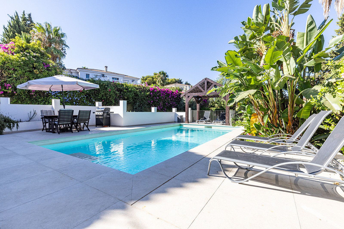 5 Bed Townhouse for sale in El Rosario Costa Del Sol, Málaga, Spain
