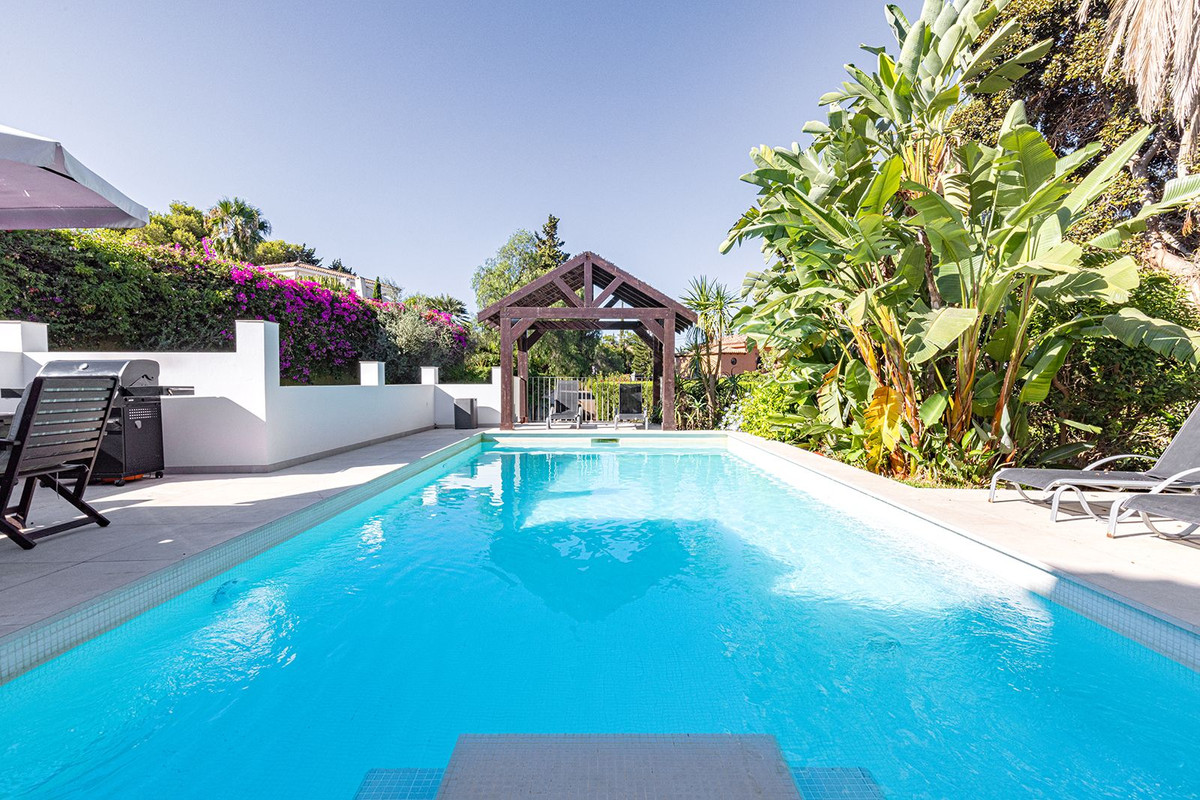 5 Bed Townhouse for sale in El Rosario Costa Del Sol, Málaga, Spain
