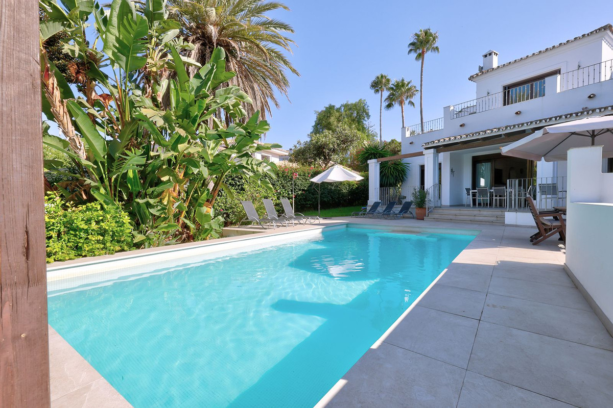5 Bed Townhouse for sale in El Rosario Costa Del Sol, Málaga, Spain