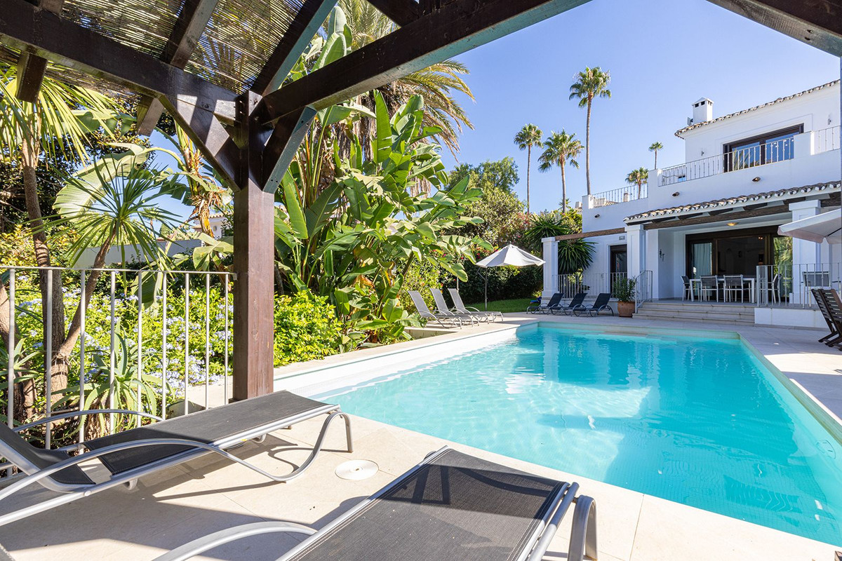 5 Bed Townhouse for sale in El Rosario Costa Del Sol, Málaga, Spain