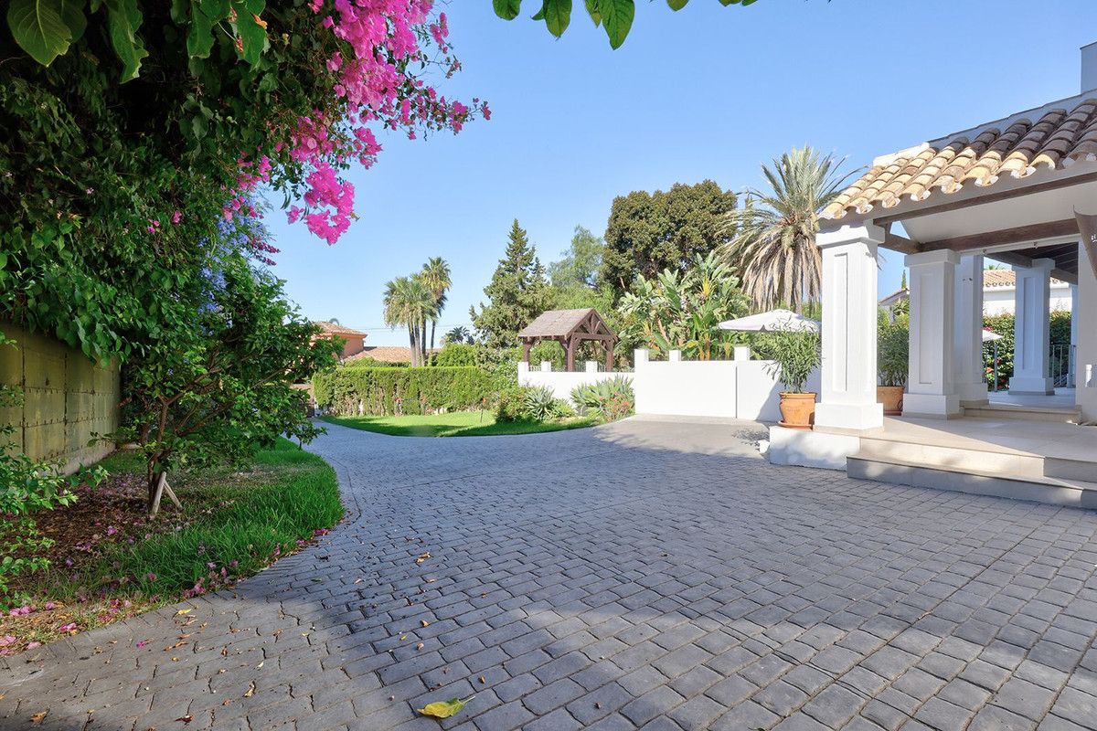 5 Bed Townhouse for sale in El Rosario Costa Del Sol, Málaga, Spain