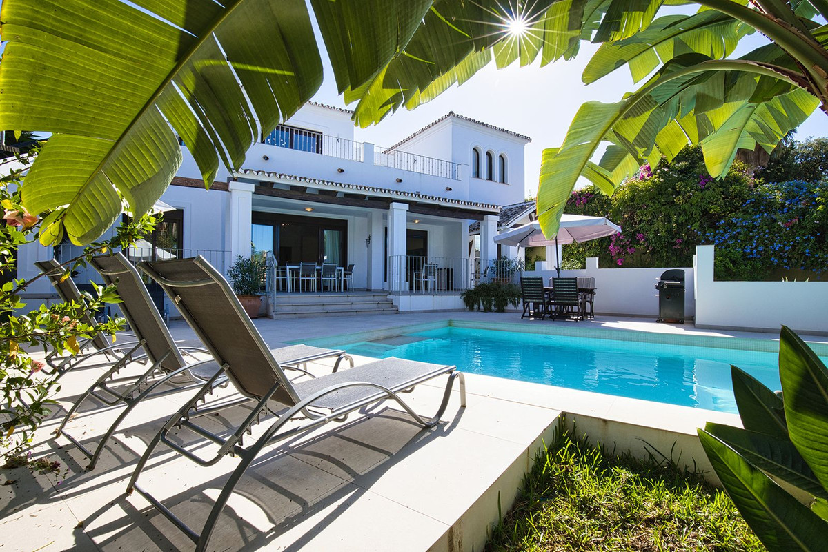 5 Bed Townhouse for sale in El Rosario Costa Del Sol, Málaga, Spain