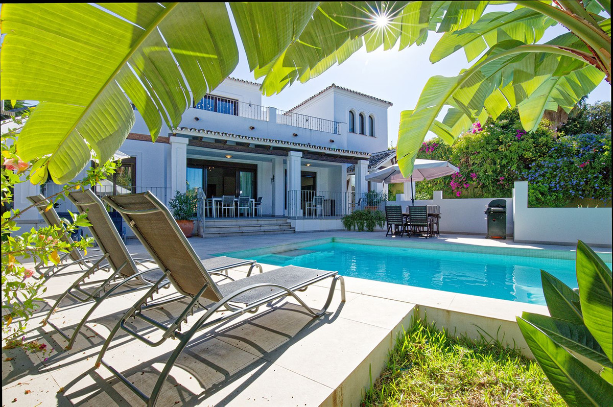 5 Bed Townhouse for sale in El Rosario Costa Del Sol, Málaga, Spain