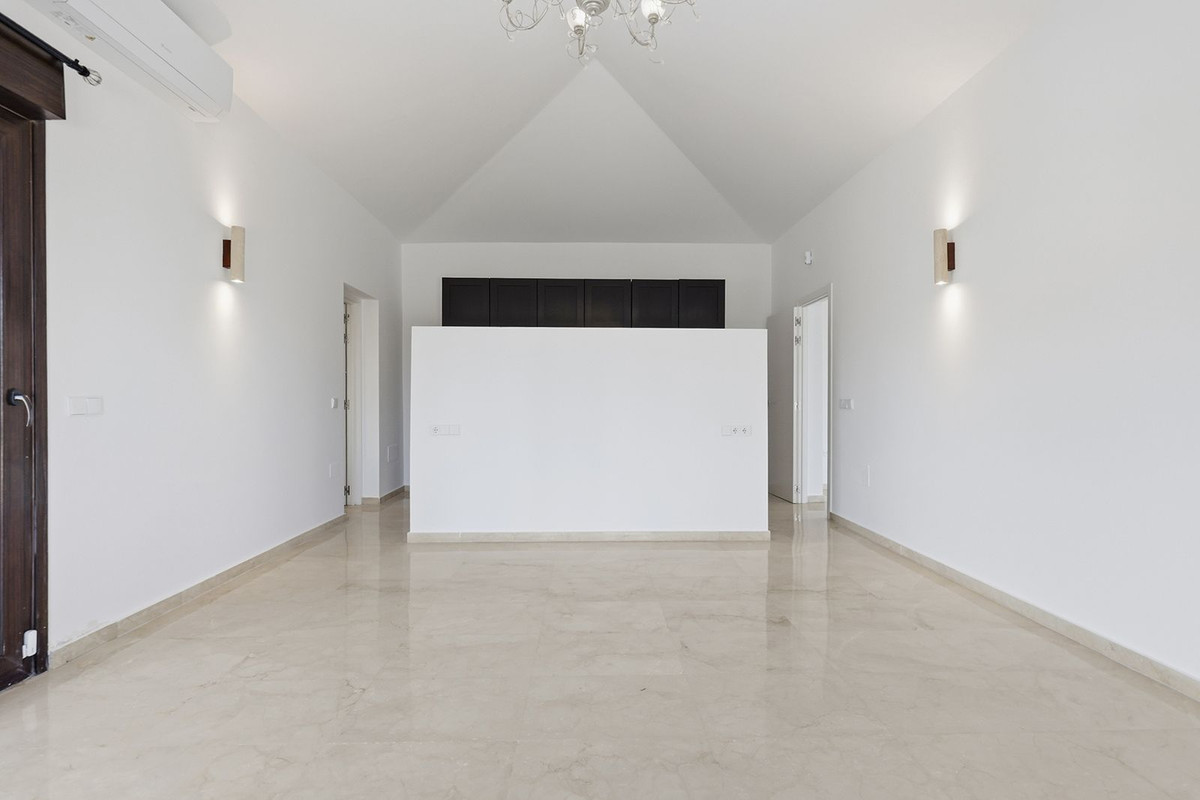 5 Bed Townhouse for sale in El Rosario Costa Del Sol, Málaga, Spain