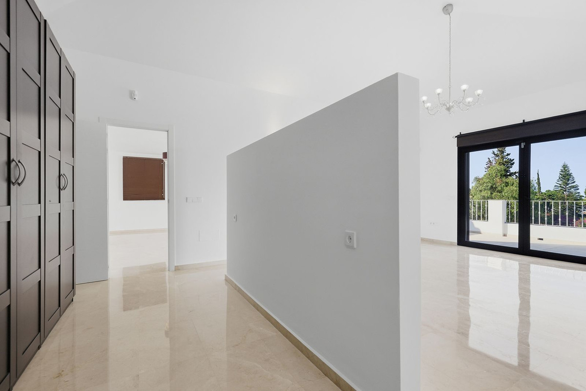 5 Bed Townhouse for sale in El Rosario Costa Del Sol, Málaga, Spain